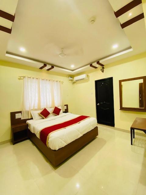 ホテル Prabhuvihar Residency ポーボリム エクステリア 写真